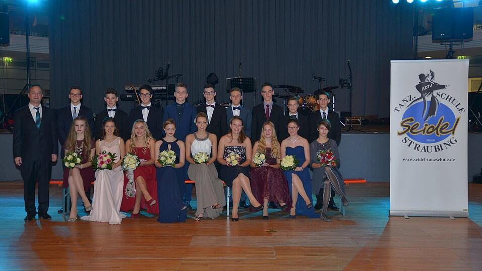 Die Bilder vom Abschlussball der Tanzschule Seidel in der Fraunhofer-Halle am 28. November. Die Bilder vom Abschlussball der Tanzschule Seidel in der Fraunhofer-Halle am 28. November.
