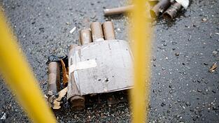 Durch den Heckenbrand entstand etwa 20.000 Euro Schaden. (Symbolbild)