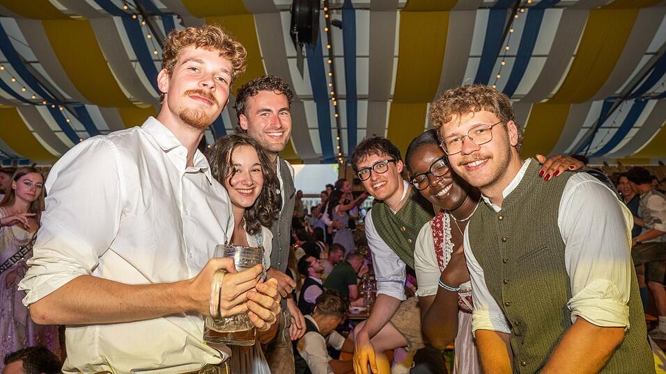 Die Partybilder vom Freitag, 14. August, aus dem Festzelt Reisinger. Die Partybilder vom Freitag, 14. August, aus dem Festzelt Reisinger.