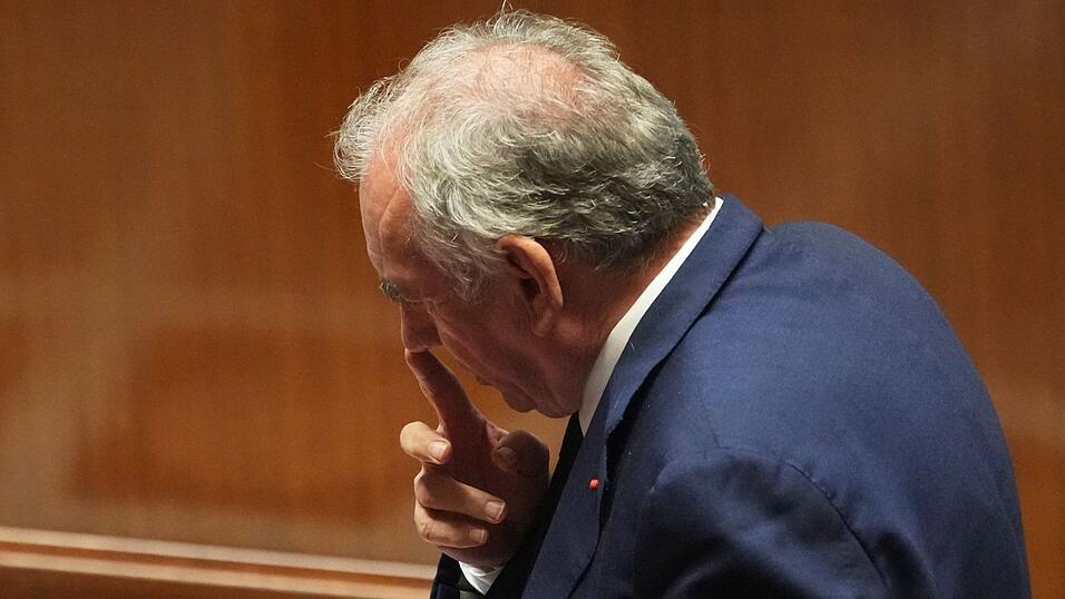 Premier Bayrou wollte sich mit der Vertrauensfrage Rückenwind für seine Sparpläne holen - das ging nach hinten los.