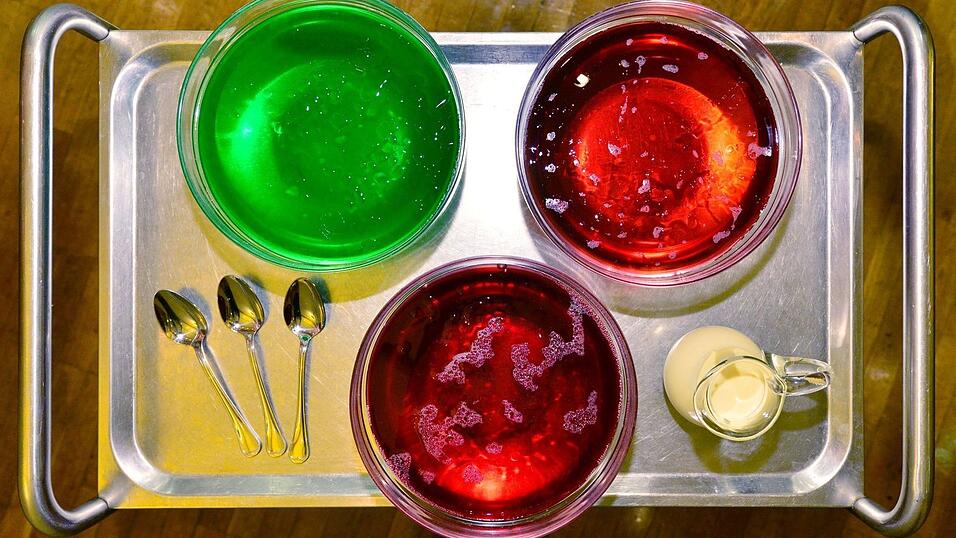 Ob gr&uuml;n, rot oder - von mir aus - regenbogenfarben: Das s&uuml;&szlig;e Gelatinegemisch &bdquo;G&ouml;tterspeise&ldquo; ist f&uuml;r mich ungenie&szlig;bar.