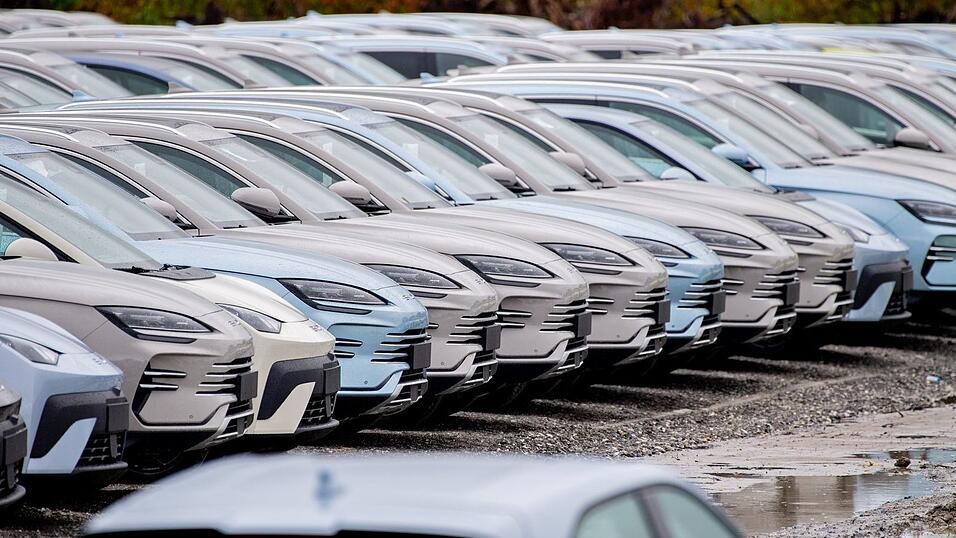 Elektroautos von BYD. Die chinesische Autoindustrie setzt der europäischen Industrie mit ihrer Exportoffensive zu. (Symbolbild) Elektroautos von BYD. Die chinesische Autoindustrie setzt der europäischen Industrie mit ihrer Exportoffensive zu. (Symbolbild)