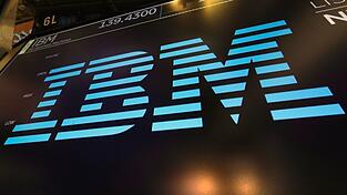 IBM machte im vergangenen Quartal ein ver&auml;ndertes Ausgabeverhalten der Kunden zu schaffen. (Archivbild)