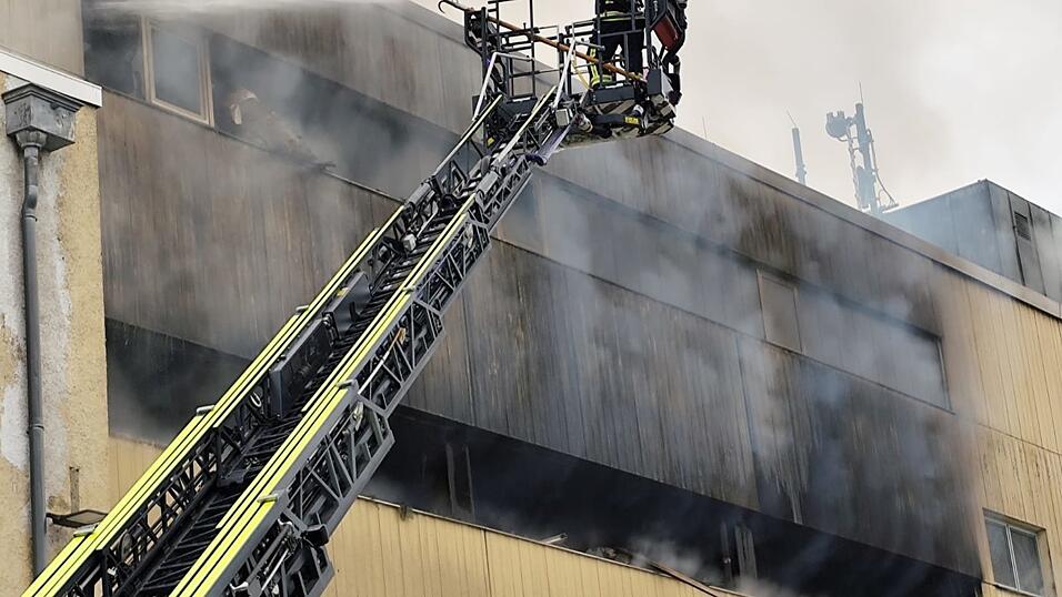 Durch ein Feuer in einer Lagerhalle der Brandt-Schokoladenfabrik in Landshut ist laut Sch&auml;tzungen der Polizei ein Millionenschaden entstanden.&nbsp;