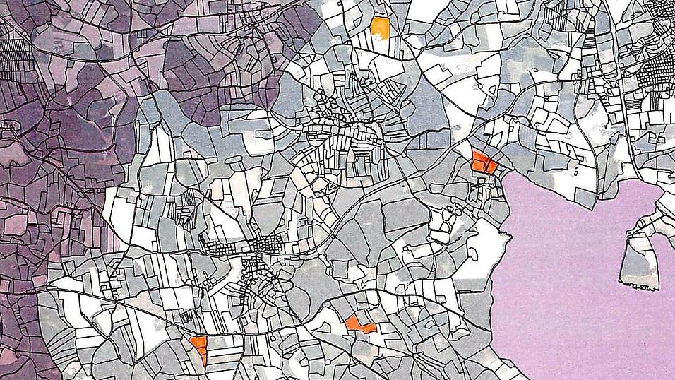 Diese vier gelb/orange markierten Fl&auml;chen m&ouml;chte die Stangl GmbH & Co. Gem&uuml;se KG mit Freifl&auml;chen-Photovoltaikanlagen bebauen: Lindach (von oben im Uhrzeigersinn), Unterkugl&ouml;d, Engerthal und Pirka.