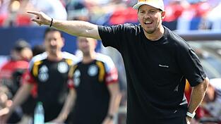 Julian Nagelsmann gibt Anweisungen bei der WM-Generalprobe der Nationalmannschaft. Julian Nagelsmann gibt Anweisungen bei der WM-Generalprobe der Nationalmannschaft.