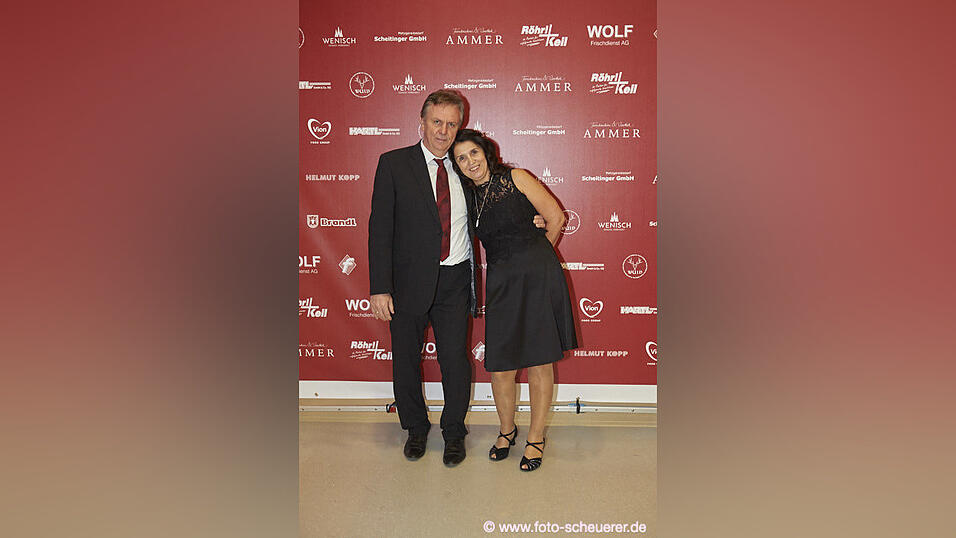 Die Metzgerzunft hat am Samstagabend in die Joseph-von-Fraunhofer-Halle eingeladen. Die Metzgerzunft hat am Samstagabend in die Joseph-von-Fraunhofer-Halle eingeladen.