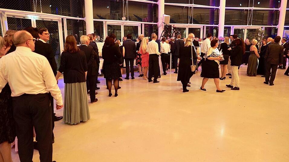 Mit dem SPD-Ball wurde am Samstag die Ballsaison in Straubing eröffnet. Mit dem SPD-Ball wurde am Samstag die Ballsaison in Straubing eröffnet.