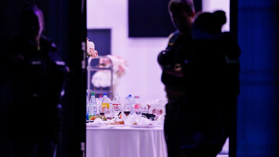 Zahlreiche &Uuml;berwachungskameras in der Festhalle hatten die Tat aus unterschiedlichen Perspektiven festgehalten. (Archivbild)