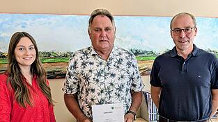 Bauamtsleiterin Veronika Hölzl, Günter Schott (M.) und Bürgermeister Martin Hiergeist