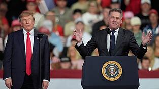 Döllner mit Trump - «weit mehr als eine Frage des schlechten Geschmacks». (Archivbild) Döllner mit Trump - «weit mehr als eine Frage des schlechten Geschmacks». (Archivbild)