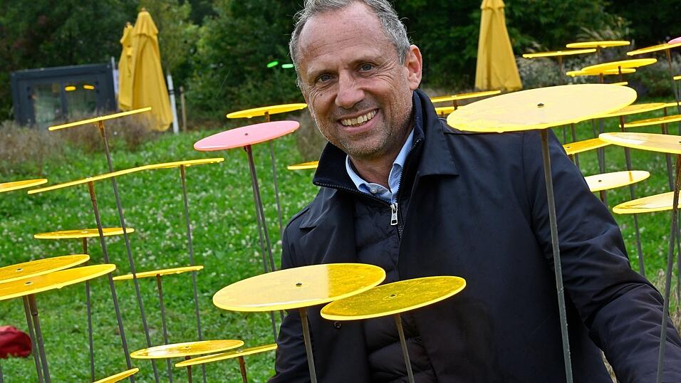 Umweltminister Thorsten Glauber erinnert sich gerne an die Gartenschau in Furth im Wald und freut sich, welch positive Wirkung sie auf die Grenzstadt hat. Umweltminister Thorsten Glauber erinnert sich gerne an die Gartenschau in Furth im Wald und freut sich, welch positive Wirkung sie auf die Grenzstadt hat.