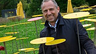 Umweltminister Thorsten Glauber erinnert sich gerne an die Gartenschau in Furth im Wald und freut sich, welch positive Wirkung sie auf die Grenzstadt hat. Umweltminister Thorsten Glauber erinnert sich gerne an die Gartenschau in Furth im Wald und freut sich, welch positive Wirkung sie auf die Grenzstadt hat.