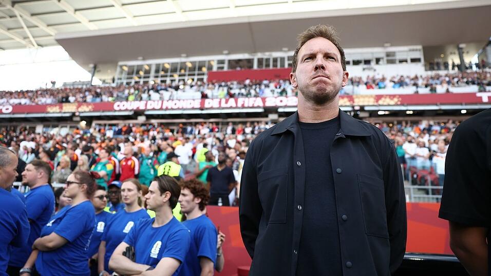 Wie Nagelsmann hatte auch Englands deutscher Trainer Thomas Tuchel die Situaion moniert. Wie Nagelsmann hatte auch Englands deutscher Trainer Thomas Tuchel die Situaion moniert.