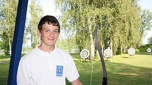 Raphael Maier schießt seit eineinhalb Jahren beim TSV Natternberg. (Foto: Tanja Pfeffer) Raphael Maier schießt seit eineinhalb Jahren beim TSV Natternberg. (Foto: Tanja Pfeffer)