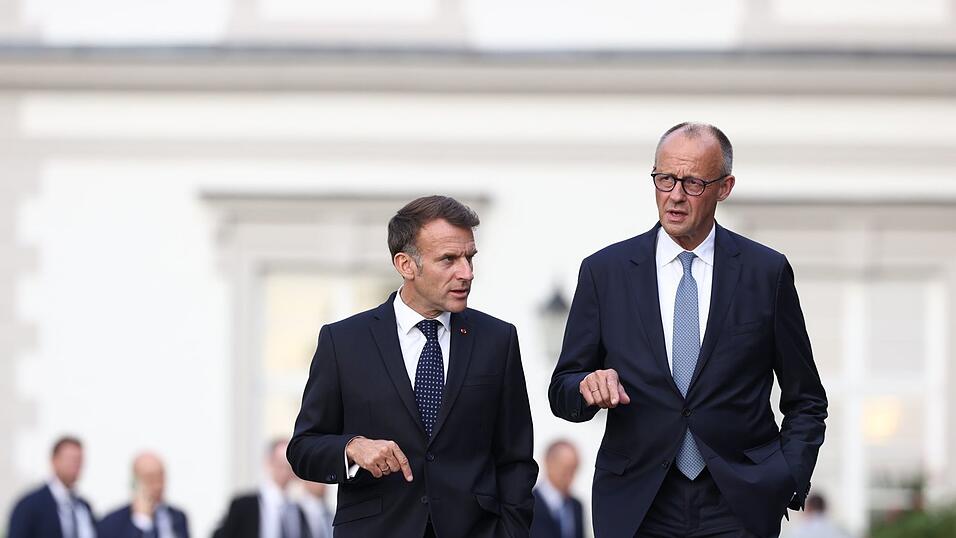 Bundeskanzler Friedrich Merz empfing Emmanuel Macron am Abend auf Schloss Bensberg bei Köln, um das Regierungstreffen am Freitag vorzubereiten. Bundeskanzler Friedrich Merz empfing Emmanuel Macron am Abend auf Schloss Bensberg bei Köln, um das Regierungstreffen am Freitag vorzubereiten.