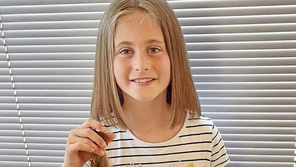 Aus diesem Zopf soll eine Perücke für krebskranke Kinder werden. Aus diesem Zopf soll eine Perücke für krebskranke Kinder werden.