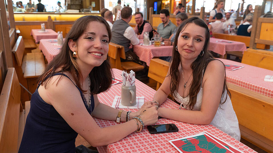 Die Partybilder vom Dienstag, 11. August, aus dem Festzelt Krönner. Die Partybilder vom Dienstag, 11. August, aus dem Festzelt Krönner.