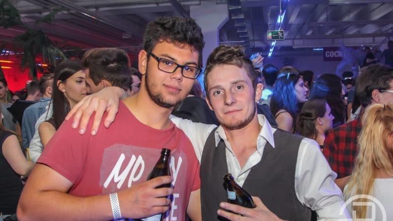 Gleich bei der Eröffnung platzte die neue Diskothek Peggy P. aus allen Nähten. Gleich bei der Eröffnung platzte die neue Diskothek Peggy P. aus allen Nähten.