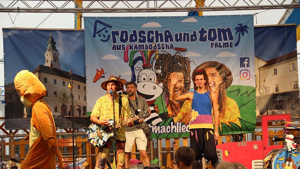 Die Kinder hatten viel Spaß mit Rodscha aus Kambodscha und Tom Palme.