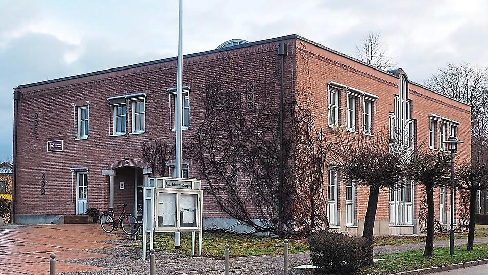 Im Rathaus im Gespräch über die Entwicklung der Gemeinde. Im Rathaus im Gespräch über die Entwicklung der Gemeinde.