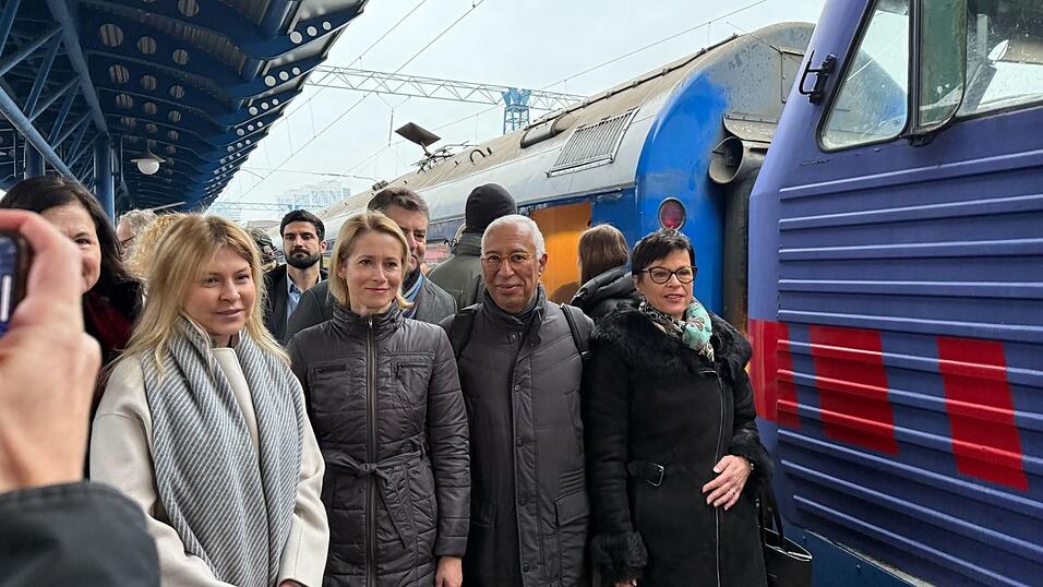 Die EU-Außenbeauftragte Kaja Kallas (2.v.l) und EU-Erweiterungskommissarin Marta Kos (r) legen Berichte zu Reformfortschritten von Ländern vor, die in die Europäische Union streben. (Archivbild) Die EU-Außenbeauftragte Kaja Kallas (2.v.l) und EU-Erweiterungskommissarin Marta Kos (r) legen Berichte zu Reformfortschritten von Ländern vor, die in die Europäische Union streben. (Archivbild)