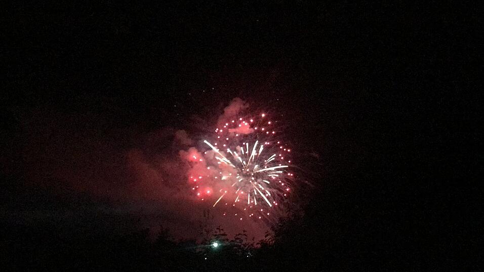 Das war das Abschlussfeuerwerk des Gäubodenvolksfestes 2019. Das war das Abschlussfeuerwerk des Gäubodenvolksfestes 2019.
