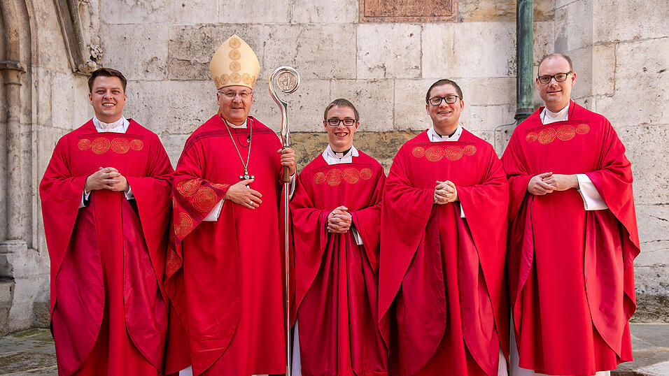 Marvin Schwedler, Bischof Dr. Rudolf Voderholzer, Michael Steinhilber, Matthias Merkl, Regens Daniel Stark.