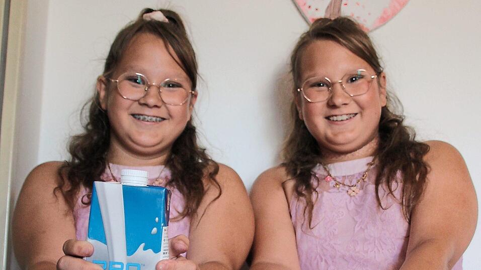 Ein Glas Spezialmilch pro Tag ist erlaubt, das bezahlt die Krankenkasse auch den beiden Zwillingen Alina und Ayleen Marquardt.