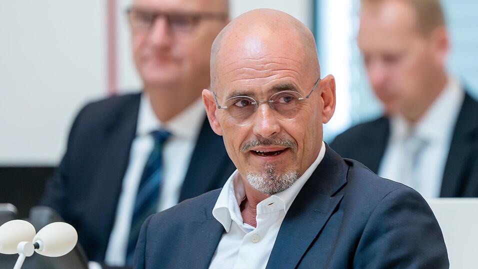 Die SPD/BSW-Koalition - darunter Ministerpr&auml;sident Dietmar Woidke (SPD) und BSW-Fraktionschef Niels-Olaf L&uuml;ders - ber&auml;t &uuml;ber zwei umstrittene Medienstaatsvertr&auml;ge (Archivbild).