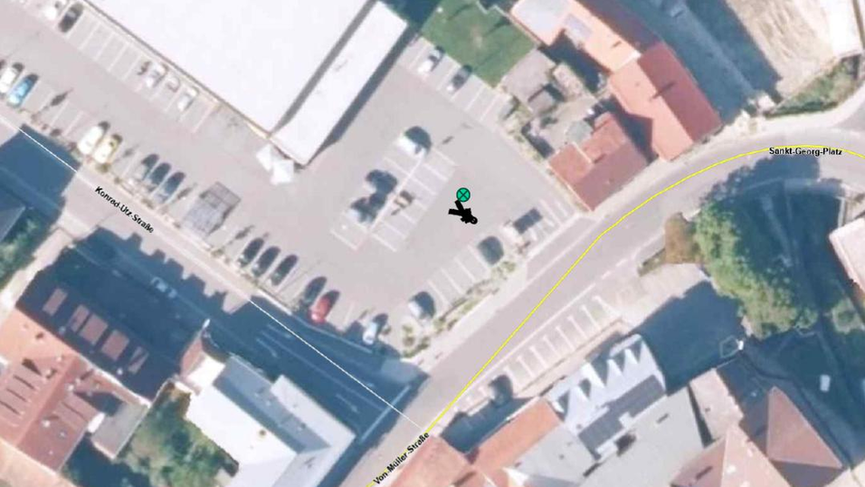 An der markierten Stelle wurde die Frau aufgefunden. Augenzeugen werden gebeten, sich bei der Polizei zu melden.