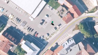 An der markierten Stelle wurde die Frau aufgefunden. Augenzeugen werden gebeten, sich bei der Polizei zu melden.