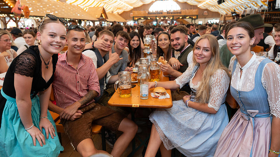 Die Partybilder vom Freitag, 18. August 2023, aus dem Festzelt Nothaft. Die Partybilder vom Freitag, 18. August 2023, aus dem Festzelt Nothaft.