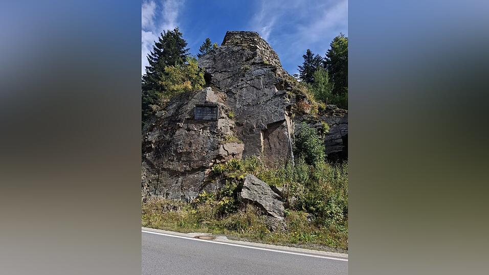 Das blieb vom Felsen übrig.
