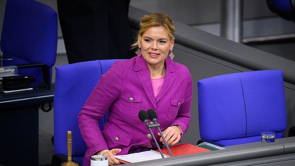 Wer keinen Hausausweis erh&auml;lt, soll auch nicht mit &ouml;ffentlichen Mitteln bezahlt werden, meint Bundestagspr&auml;sidentin Kl&ouml;ckner. (Archivfoto)