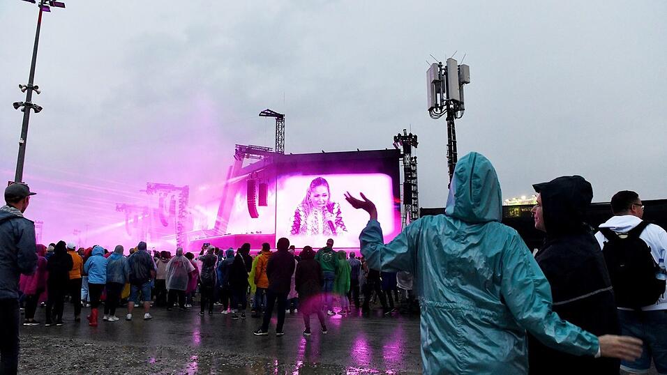 Superstar Helene Fischer verzauberte am Samstagabend 130.000 Zuschauer bei einem Open-Air-Konzert in München. Superstar Helene Fischer verzauberte am Samstagabend 130.000 Zuschauer bei einem Open-Air-Konzert in München.
