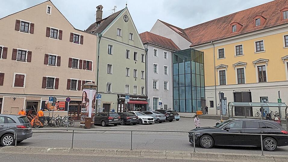 Hier auf dem Arnulfsplatz ereignete sich der vermutete Showdown zwischen zwei Autofahrern nach einem Unfall im Februar 2024. Zumindest gingen Zeugen davon aus.