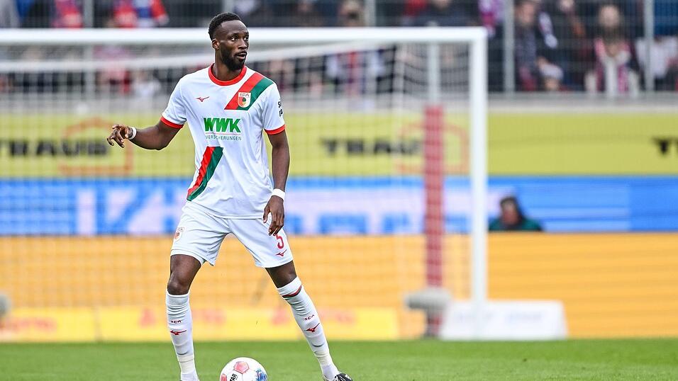 Chrislain Matsima ist beim FC Augsburg wieder einsatzf&auml;hig. (Archivbild)