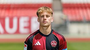Tim Janisch wurde in der vergangenen Saison in die erste Mannschaft des 1. FC Nürnberg befördert, heute ist er Stammspieler.
