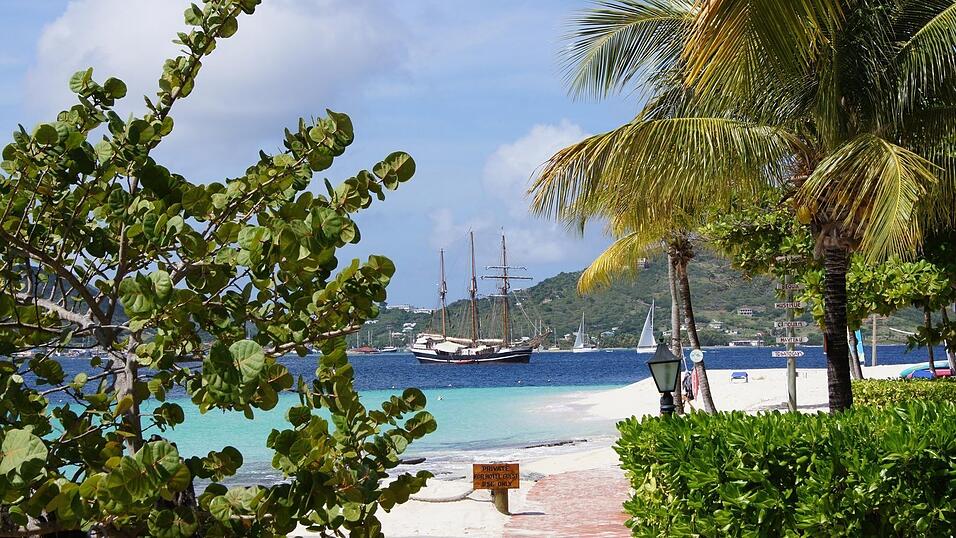 Die 32 Schüler, die mit der Thor Heyerdahl unterwegs sind, feierten auf Grenada in das neue Jahr hinein. Die 32 Schüler, die mit der Thor Heyerdahl unterwegs sind, feierten auf Grenada in das neue Jahr hinein.