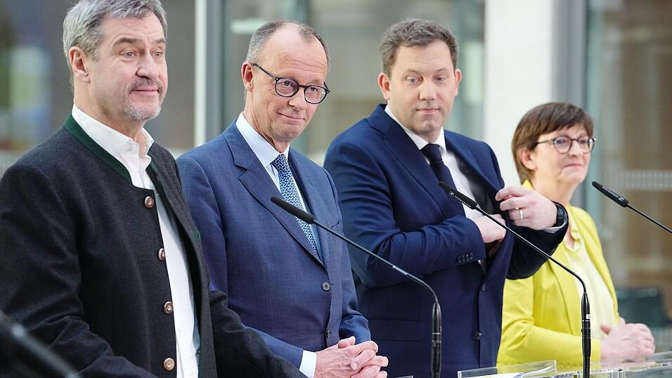 Diese vier müssen sich am Ende einig sein, ob es eine Grundlage für eine schwarz-rote Koalition gibt. Zunächst machen aber 16 Arbeitsgruppen die Detailarbeit. Diese vier müssen sich am Ende einig sein, ob es eine Grundlage für eine schwarz-rote Koalition gibt. Zunächst machen aber 16 Arbeitsgruppen die Detailarbeit.