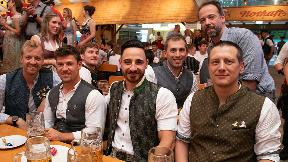 Die Partybilder vom Mittwoch, 13. August, aus dem Festzelt Nothaft. Die Partybilder vom Mittwoch, 13. August, aus dem Festzelt Nothaft.