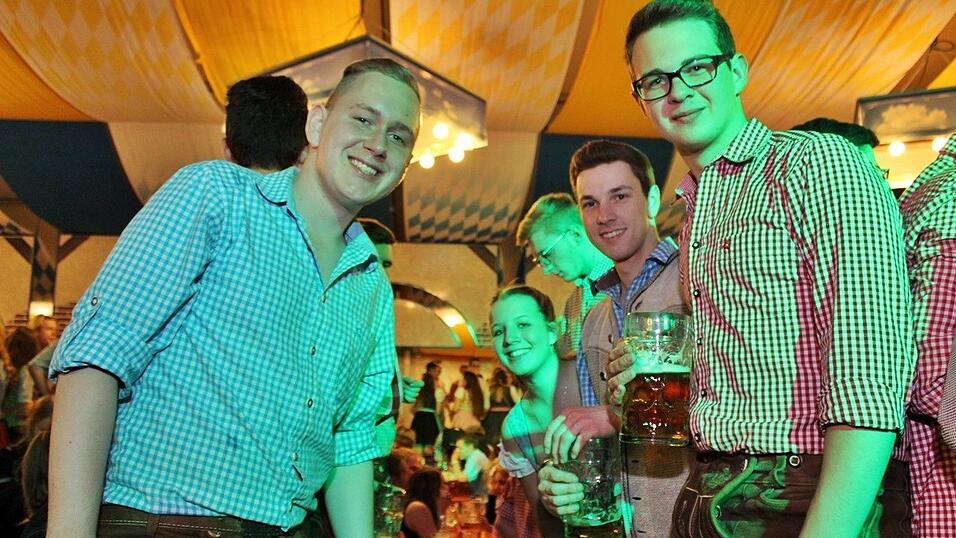 Die Fr&uuml;hjahrsdult 2017 in Landshut neigt sich dem Ende entgegen. Grund genug, noch einmal richtig in den Bierzelten zu feiern - abgerundet vom traditionellen Feuerwerk.