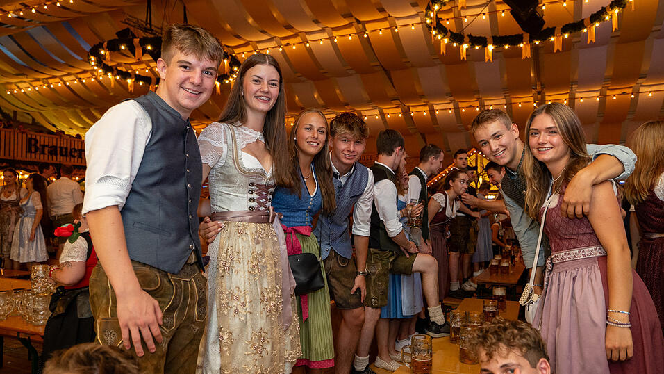 Die Partybilder vom Freitag, 9. August 2024, aus dem Festzelt Nothaft. Die Partybilder vom Freitag, 9. August 2024, aus dem Festzelt Nothaft.
