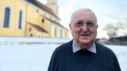 In Adlkofen wird Johann Schober abgehen, schreibt uns Susanne Huber aus dem Pfarrgemeinderat per Chatnachricht. Johann Schober nahm sie als angenehmen Pfarrer wahr: „Bescheiden, stets freundlich, immer guter Laune.“ Huber sagt, sie und die Pfarrgemeinde hätten in ihm „einen guten Freund“ gefunden. In Adlkofen wird Johann Schober abgehen, schreibt uns Susanne Huber aus dem Pfarrgemeinderat per Chatnachricht. Johann Schober nahm sie als angenehmen Pfarrer wahr: „Bescheiden, stets freundlich, immer guter Laune.“ Huber sagt, sie und die Pfarrgemeinde hätten in ihm „einen guten Freund“ gefunden.