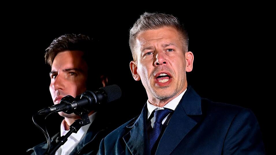 Wahlsieger Magyar ruft die Orban-Loyalisten an der Staatsspitze zum Rücktritt auf. Wahlsieger Magyar ruft die Orban-Loyalisten an der Staatsspitze zum Rücktritt auf.