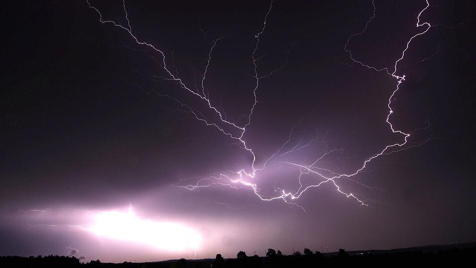 Ab Dienstagnachmittag sind im Raum Straubing schwere Gewitter möglich.