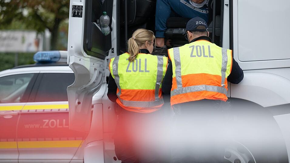 Eine ungew&ouml;hnliche Entdeckung machte ein Lkw-Fahrer w&auml;hrend einer Zigarettenpause. (Symbolbild)