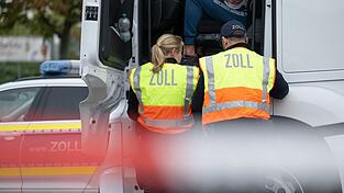 Eine ungew&ouml;hnliche Entdeckung machte ein Lkw-Fahrer w&auml;hrend einer Zigarettenpause. (Symbolbild)