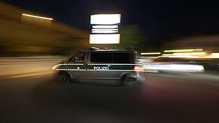 Nach ersten Erkenntnissen der Polizei handelt es sich um eine Beziehungstat.